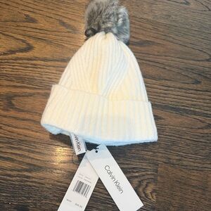 Adorable Calvin Klein off white ladies hat with real fur Pom Pom. NWT